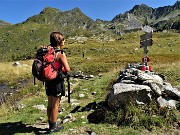 59 Avremmo preferito non vedere ben 5 su moto trial percorrere i senteri